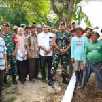 Dandim 0623/Cilegon Tinjau Pemasangan Pipa Air ke Sawah Warga Panggung Rawi