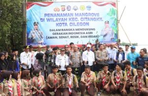 Kapolda Banten dan Wakil Gubernur Tanam 1.000 Mangrove di Cilegon