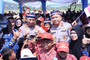 Kapolri Resmikan 895 Jembatan Merah Putih Presisi 