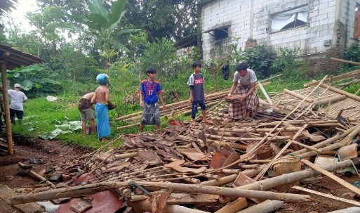 Rumah Guru Swasta Roboh Bertahun-tahun, Tinggal Berteduh Tenda Sederhana — Usulan ke Pemerintah Belum Ada Tanggapan